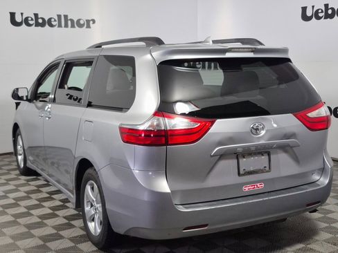 Used 2018 Toyota Sienna LE image 5