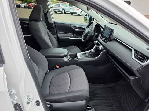 Used 2019 Toyota RAV4 XLE FWD image 12