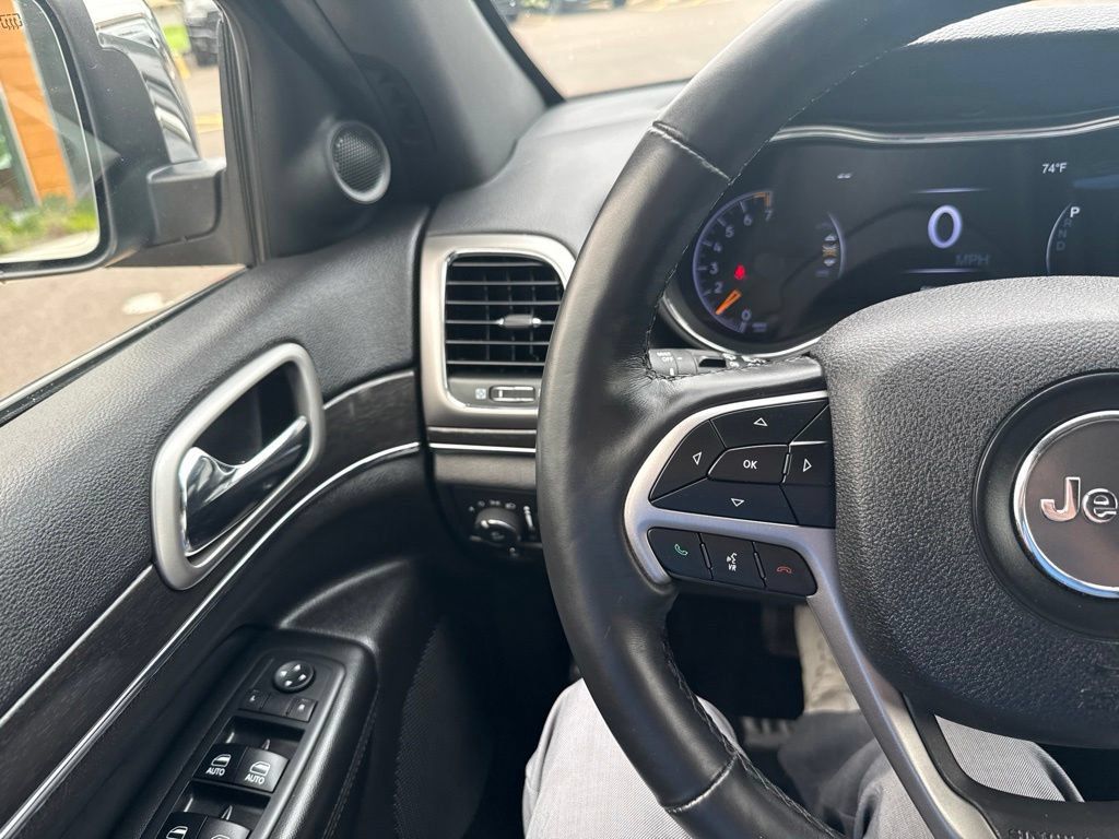 Used 2018 Jeep Grand Cherokee Limited AWD/4WD image 27