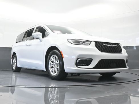 Used 2022 Chrysler Pacifica Touring-L FWD image 62