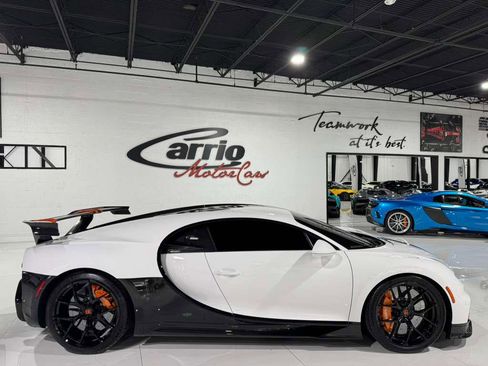Used 2022 Bugatti Chiron Pur Sport image 8