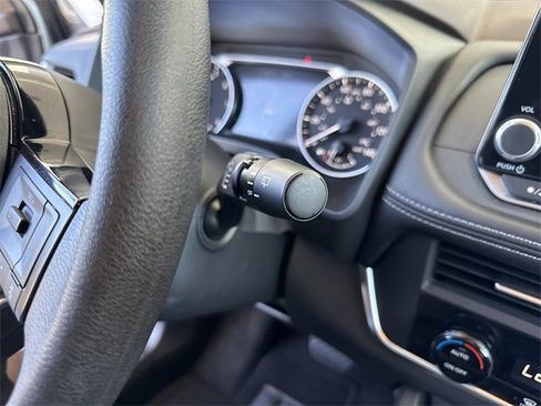 Used 2023 Nissan Rogue SV image 23