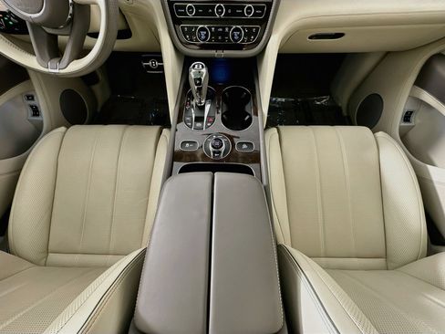 Certified 2023 Bentley Bentayga AWD/4WD image 23