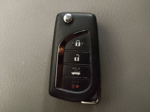 Used 2022 Toyota Camry LE FWD image 32