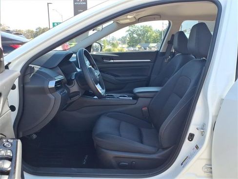 Used 2023 Nissan Altima 2.5 SV image 10