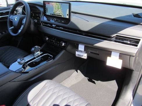 New 2026 Mitsubishi Outlander SEL FWD image 12