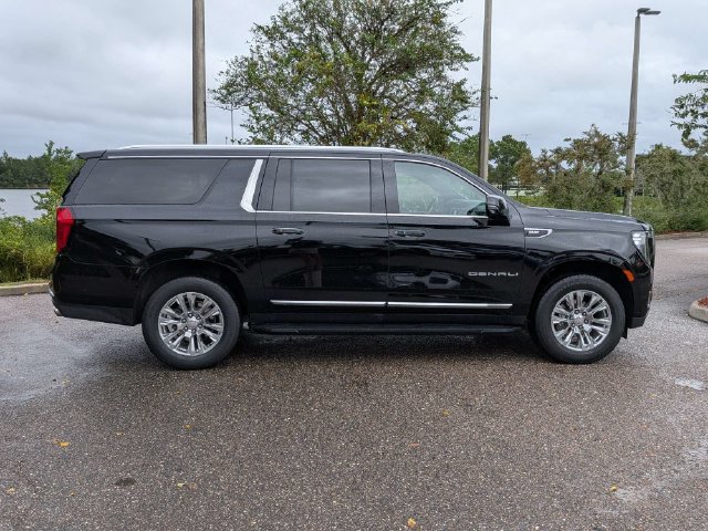 Used 2024 GMC Yukon XL Denali w/ Advanced Technology Package AWD/4WD image 3