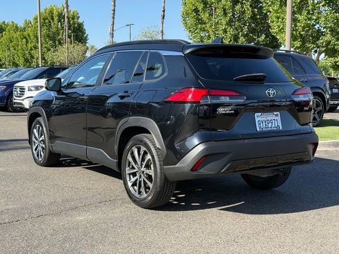 Used 2022 Toyota Corolla Cross XLE w/ Convenience Package FWD image 8