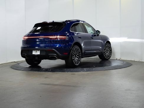 Certified 2025 Porsche Macan image 7