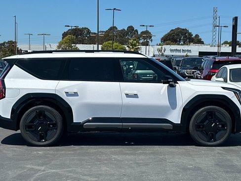 New 2026 Kia EV9 GT-Line AWD/4WD image 3