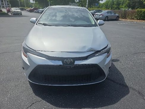 Used 2020 Toyota Corolla LE FWD image 4