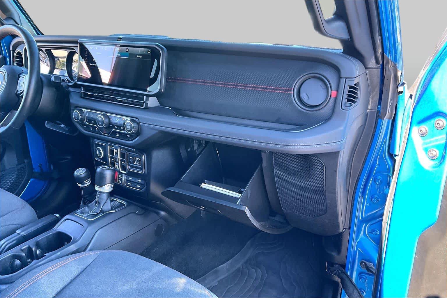 Used 2024 Jeep Wrangler Unlimited Rubicon w/ XTREMEE 35" Tire Package AWD/4WD image 17