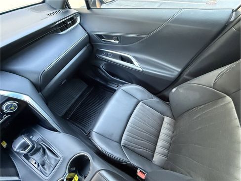 Used 2021 Toyota Venza XLE AWD/4WD image 10