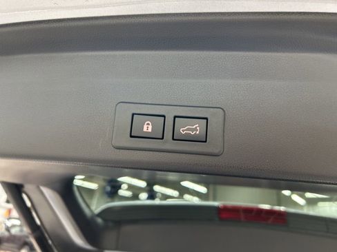 Used 2022 Subaru Ascent Limited w/ Technology Package image 31