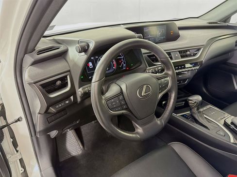 Used 2019 Lexus UX 200 FWD image 16