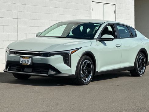 Used 2025 Kia K4 EX image 8