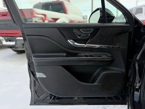 Used 2022 Lincoln Corsair Reserve image 14