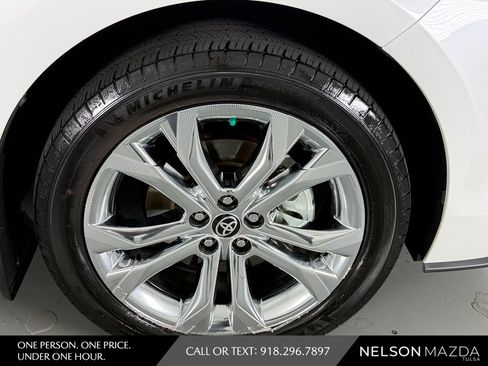 Used 2024 Toyota Sienna Platinum FWD image 14
