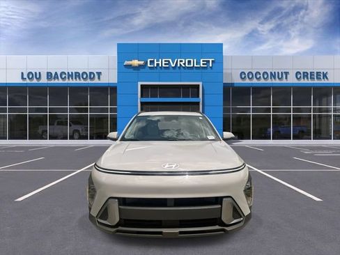 Used 2025 Hyundai Kona SEL FWD image 3