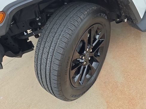 Used 2025 Jeep Wrangler Unlimited Sahara AWD/4WD image 32