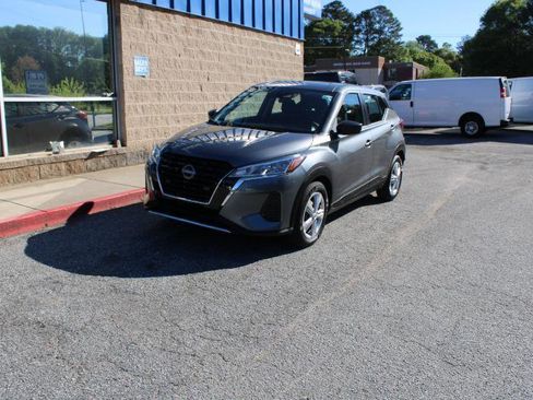 Used 2023 Nissan Kicks S FWD image 3
