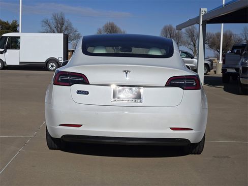 Used 2021 Tesla Model 3 Standard Range Plus image 6
