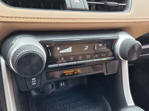 Used 2019 Toyota RAV4 LE image 25