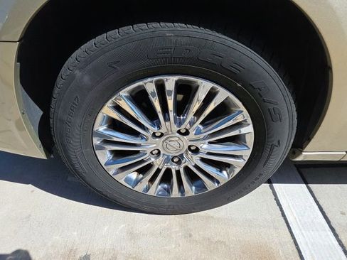 Used 2011 Chrysler Town & Country Limited image 11