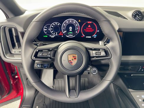 Certified 2026 Porsche Cayenne E-Hybrid Coupe AWD/4WD image 18