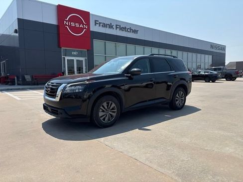 Used 2025 Nissan Pathfinder SV AWD/4WD image 1