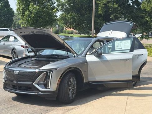 Used 2024 Cadillac Lyriq Sport w/ LPO, Floor Liner Package AWD/4WD image 10