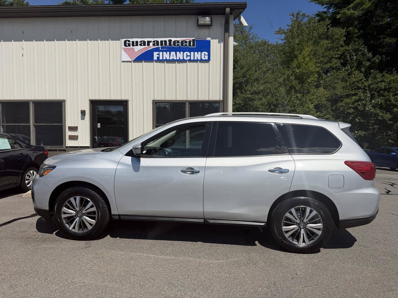 Used 2018 Nissan Pathfinder SV AWD/4WD image 7