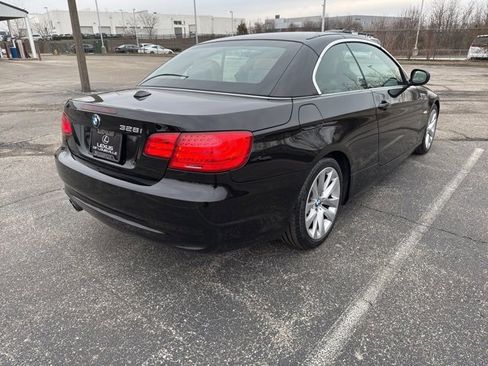Used 2011 BMW 328i Convertible image 3