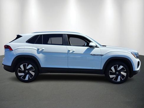 Used 2025 Volkswagen Atlas Cross Sport SE FWD image 6