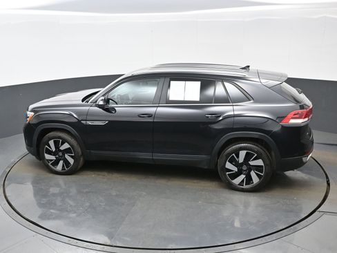 Used 2024 Volkswagen Atlas Cross Sport SE image 35