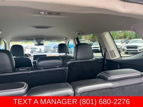 Used 2024 Volkswagen Atlas SE AWD/4WD image 12