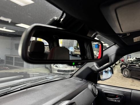 Used 2018 Toyota Tacoma TRD Sport image 28