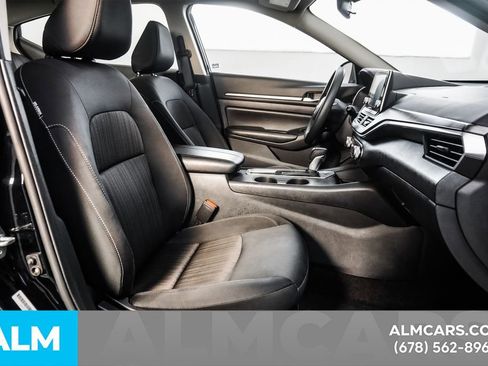 Used 2025 Nissan Altima 2.5 SV FWD image 19