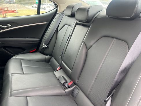 Used 2025 Genesis G70 2.5T image 12