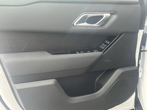 New 2025 Land Rover Range Rover Velar Dynamic SE image 11