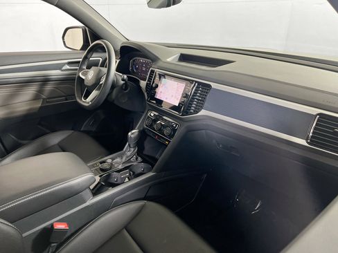 Used 2023 Volkswagen Atlas Cross Sport SEL image 29