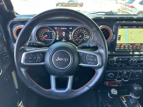 Used 2023 Jeep Gladiator Mojave AWD/4WD image 17