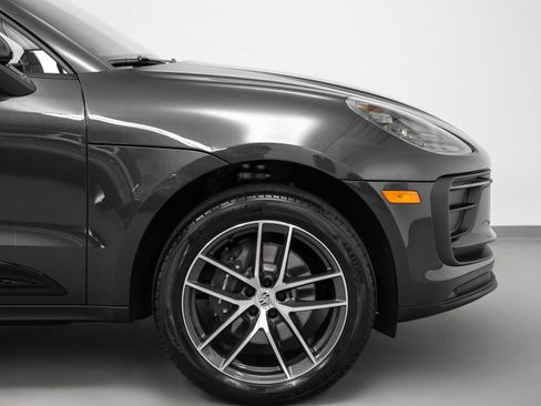Certified 2025 Porsche Macan image 14