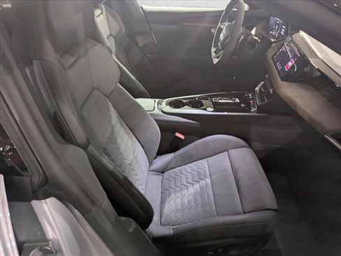 Used 2022 Audi e-tron GT Premium Plus image 23