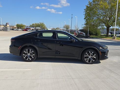 Used 2025 Toyota Crown Nightshade image 2