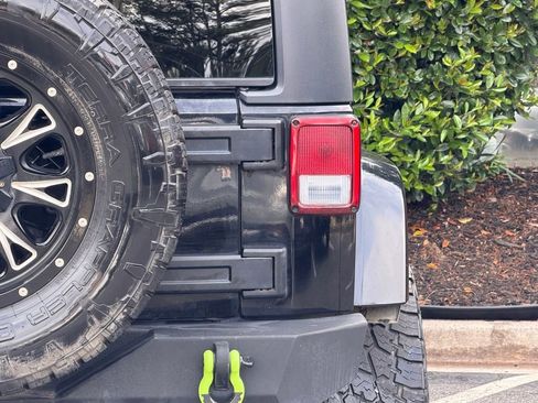 Used 2013 Jeep Wrangler Unlimited Sahara w/ Connectivity Group AWD/4WD image 16