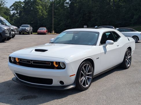 Used 2023 Dodge Challenger R/T RWD image 5
