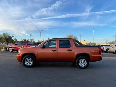 Used 2007 Chevrolet Avalanche LS image 2