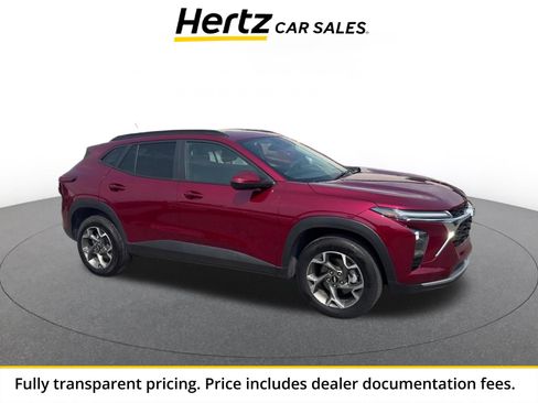 Used 2025 Chevrolet Trax LT FWD image 1