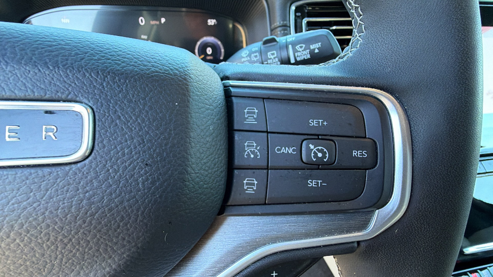 Used 2025 Jeep Wagoneer 4WD w/ Premium Group I image 30